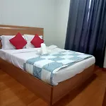 Sky Suites Klcc Homestay By Abu