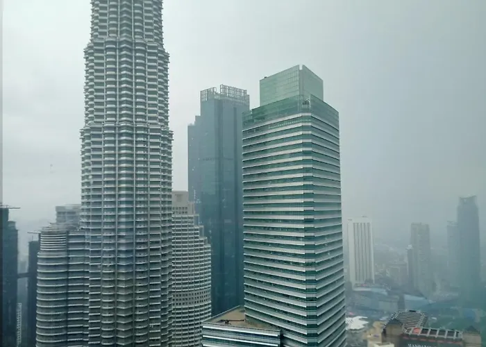 Sky Suites Klcc Homestay By Abu